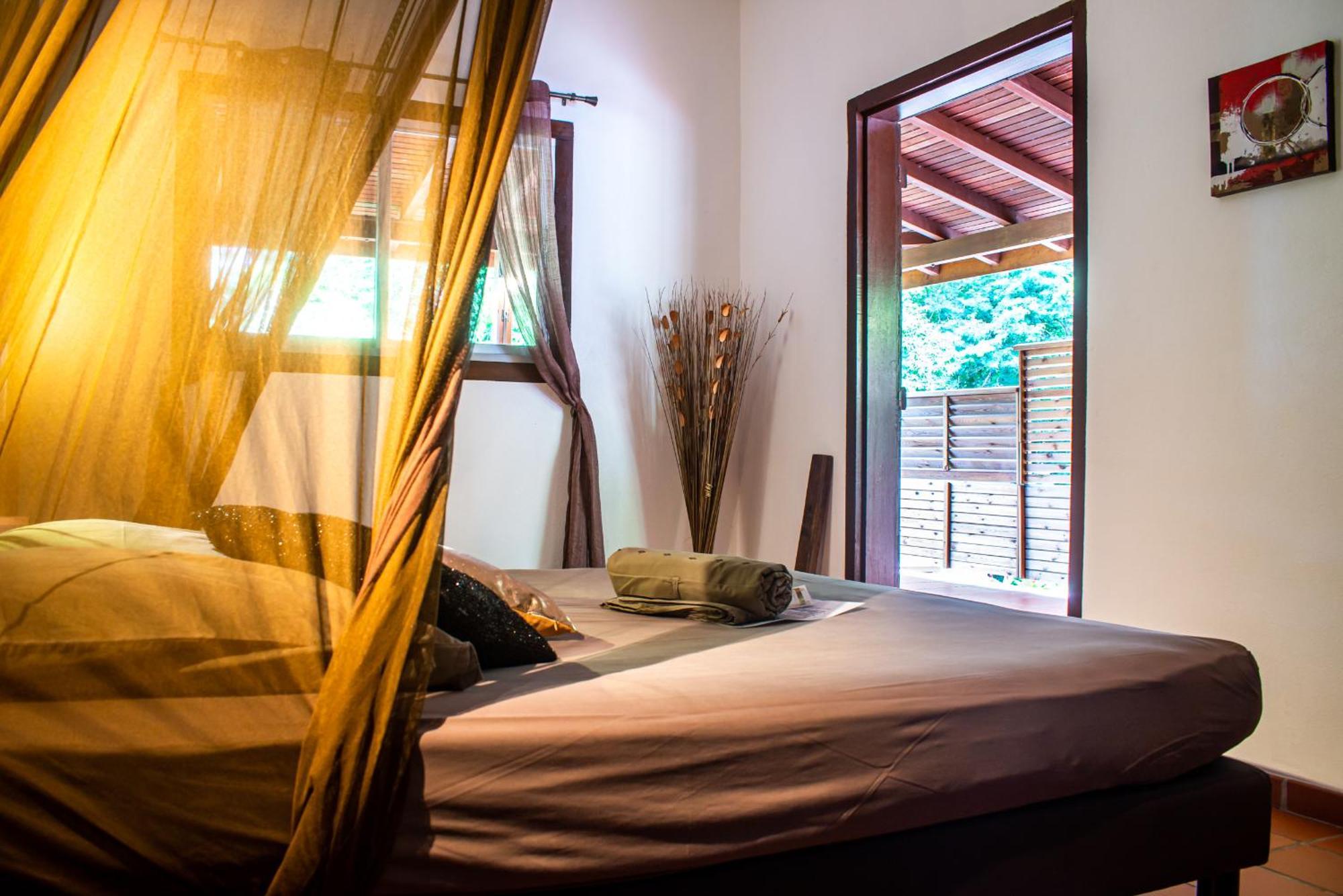 Au Jardin Des Colibris Ecolodge&Spa Deshaies Εξωτερικό φωτογραφία